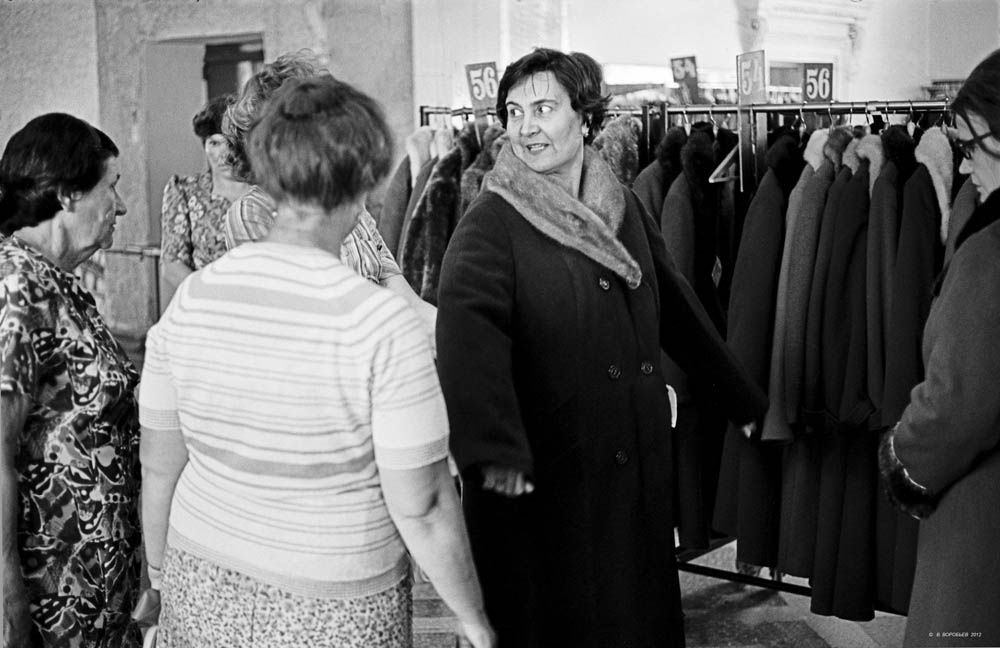 Покупка зимнего пальто. Универмаг. Новокузнецк. 1981 год.