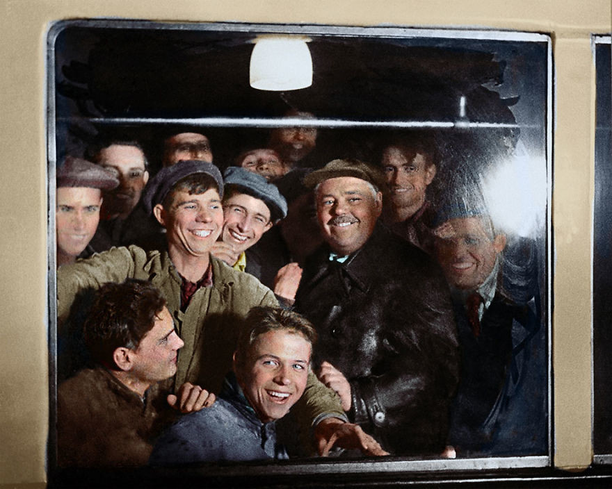 Первые пассажиры московского метро, 1935 год время, россия, фотография, цвет