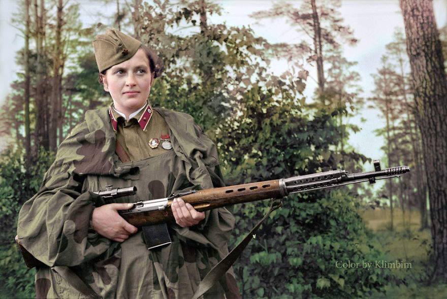 Людмила Павлюченко, самая успешная женщина-снайпер в мировой истории, имевшая на своем счету 309 подтвержденных смертельных попаданий в солдат и офицеров войск противника, 1940 год время, россия, фотография, цвет