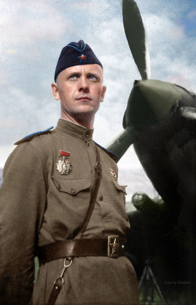 Командир эскадрильи 6-го отдельного гвардейского штурмового авиаполка капитан Иван Мусиенко