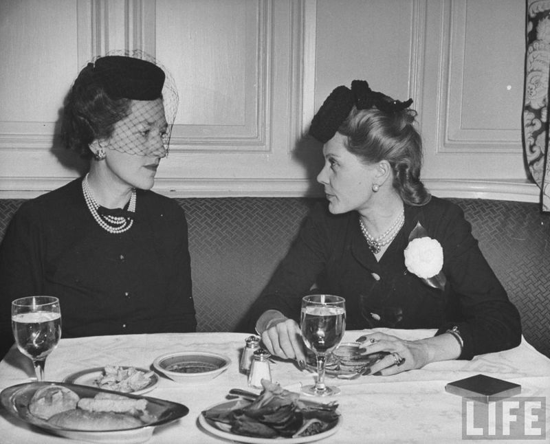 Наталья Палей и миссис Гилберт Миллер. Февраль 1944