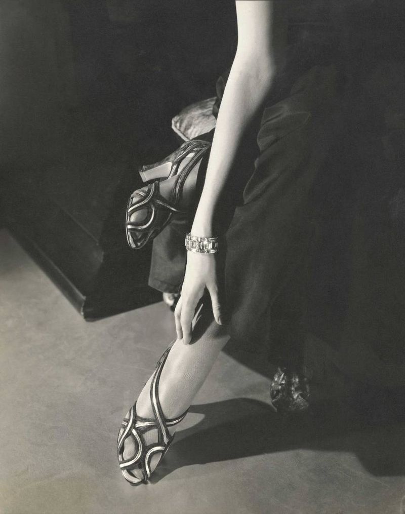 Натали Палей в сандалиях. 1934
