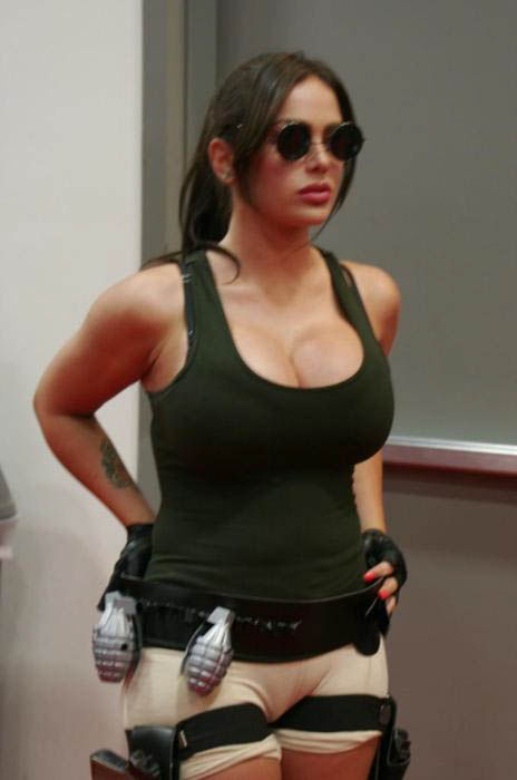 its_all_about_the_boobs_in_lara_croft_cosplay_13