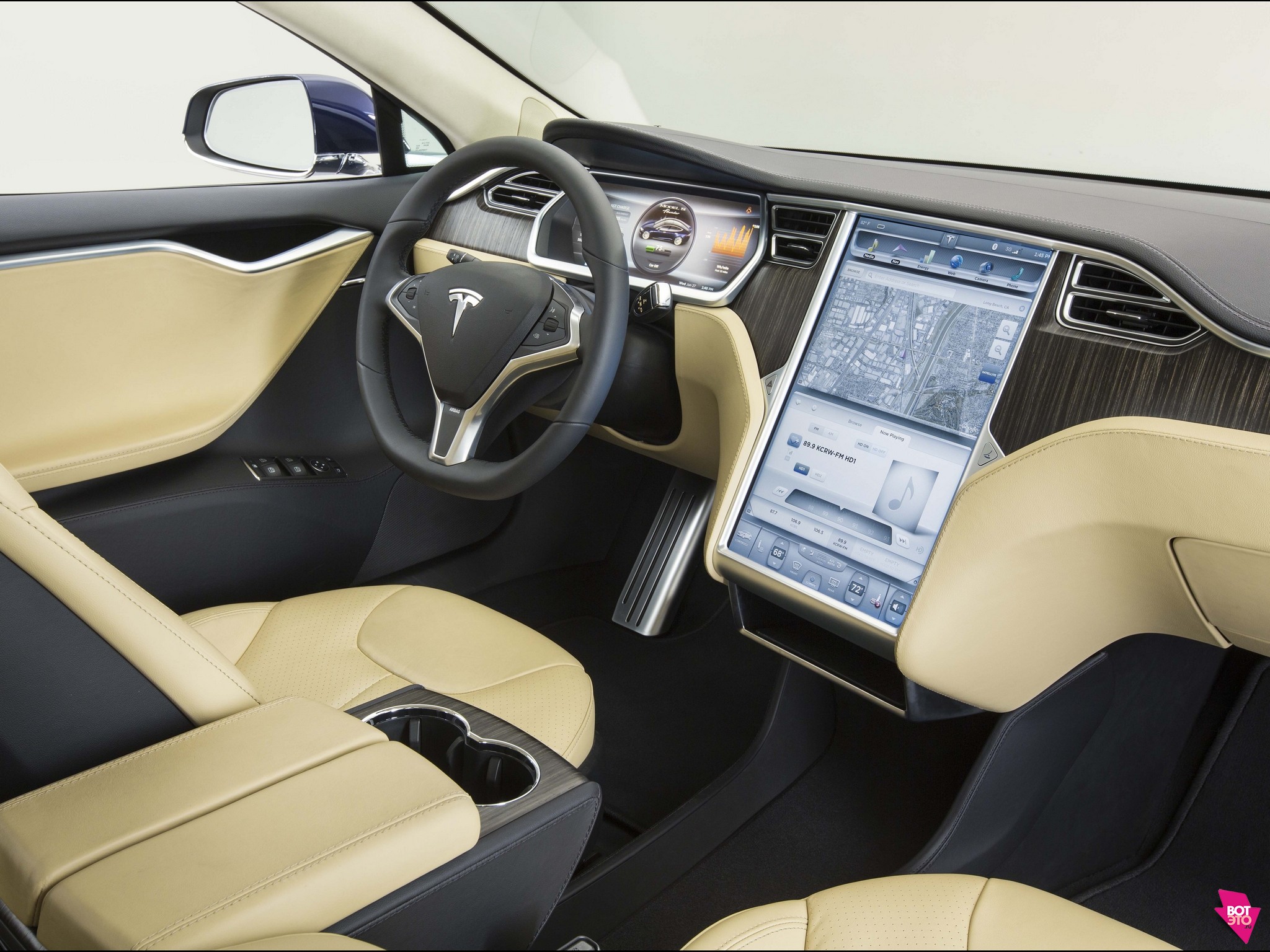 Интерьер Tesla-S