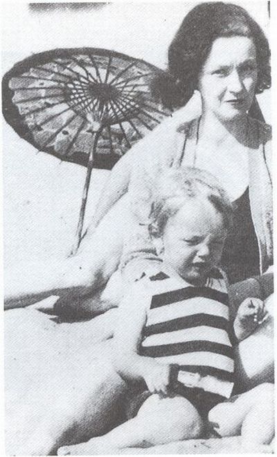 Мэрилин Монро со своей матерью