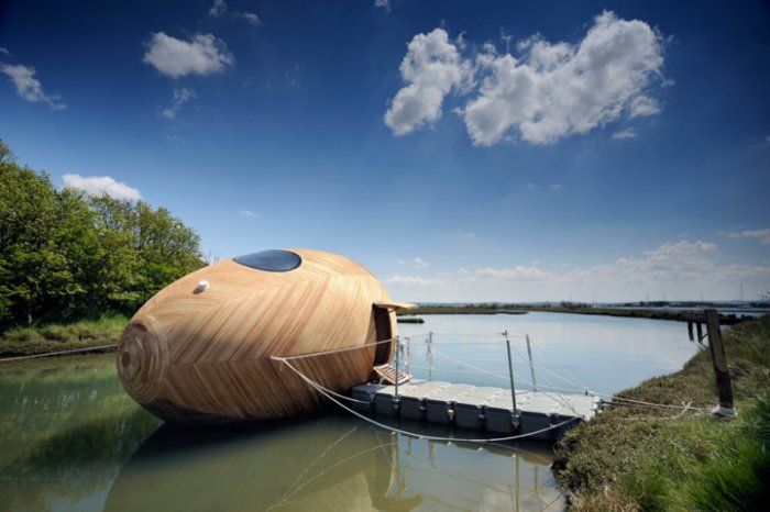 Плавающий деревянный дом (8 фото)