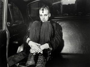 1. Таксист сфотал пассажира 30 лет назад