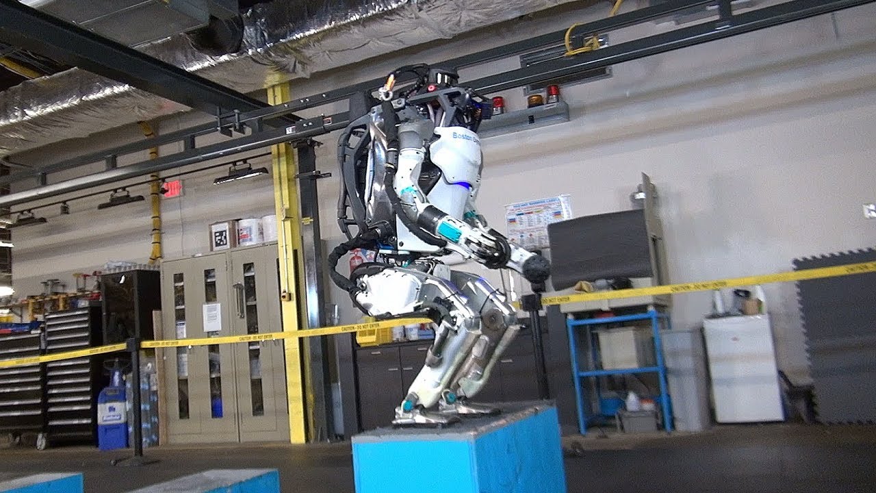 Робот Atlas из Boston Dynamics научился делать сальто