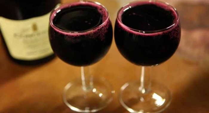 Исследования показали, что в старости бокал вина куда важнее различных упражнений