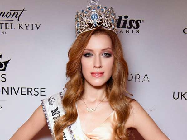 Уникальный 28-килограммовый наряд не помог украинке победить на «Мисс Вселенная-2019»