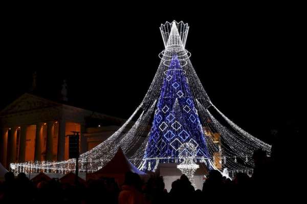 ТОП-5 самых лучших рождественских елок в Европе