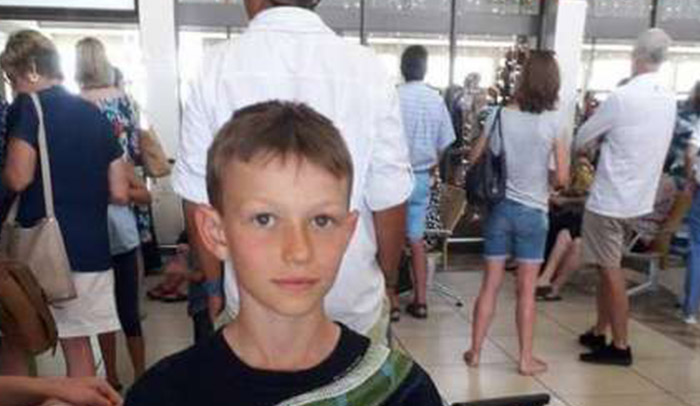 Мальчика попросили снять футболку перед полетом, потому что она «может вызвать у пассажиров тревожность»