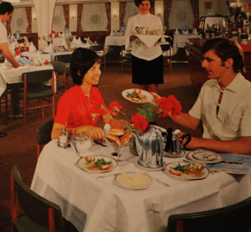 В ресторане на круизном лайнере в СССР