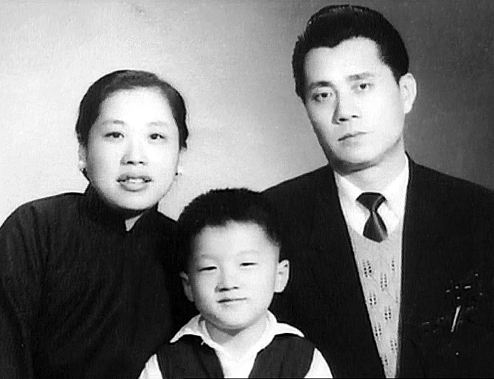 Джеки Чан с родителями мамой Лили иотцом Чарльзом