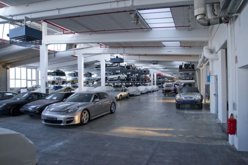 Закрытый музей Porsche в Штутгарте
